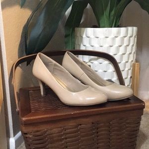 TAN COMFORT HEELS